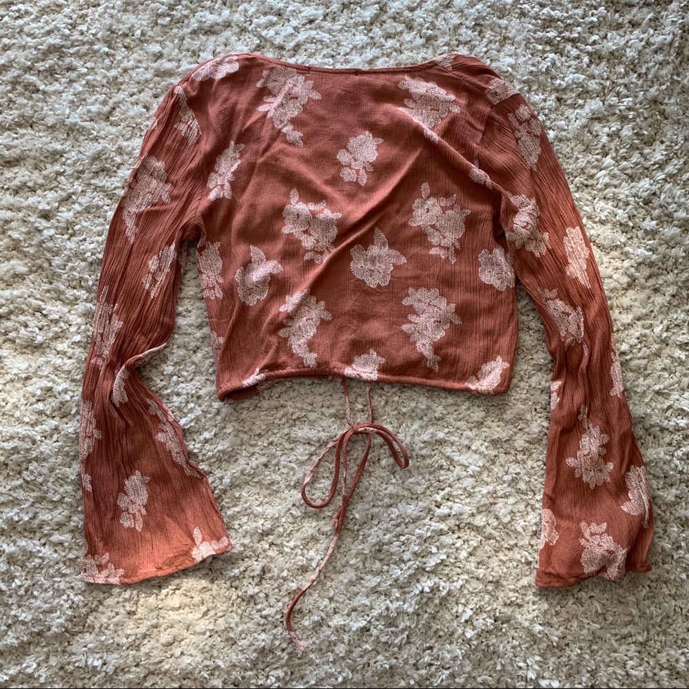 FLORAL BUTTON & TIE FRONT BELL SLEEVE CROP - Picture 9 of 9